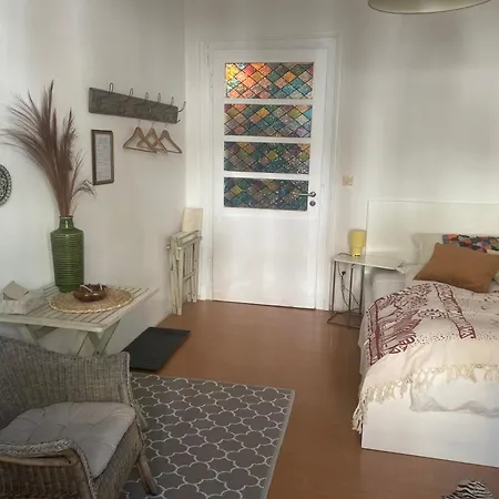 Urbanhideaway Vorderer Westen Homestay szállás